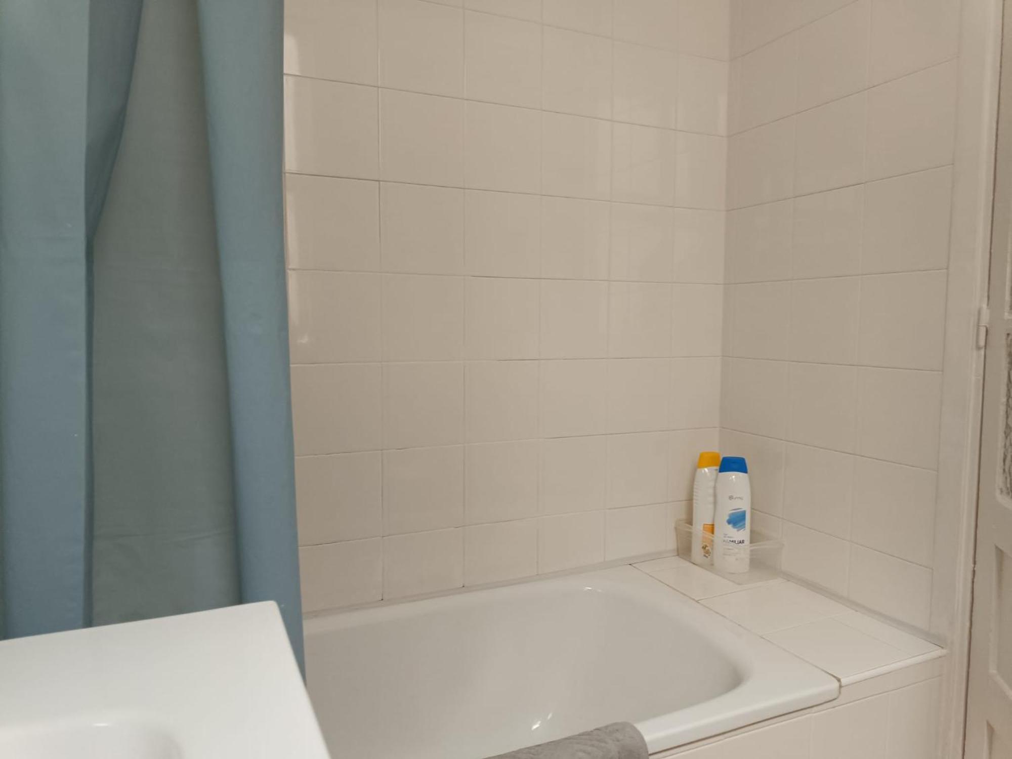 Ferienwohnung Piso Antiguo, Muebles Viejos, Muy Sencillo, Alquilado En Invierno A Estudiantes, Sin Ascensor, Cocina Antigua A Gas, Edificio Muy Antiguo A Coruña Exterior foto
