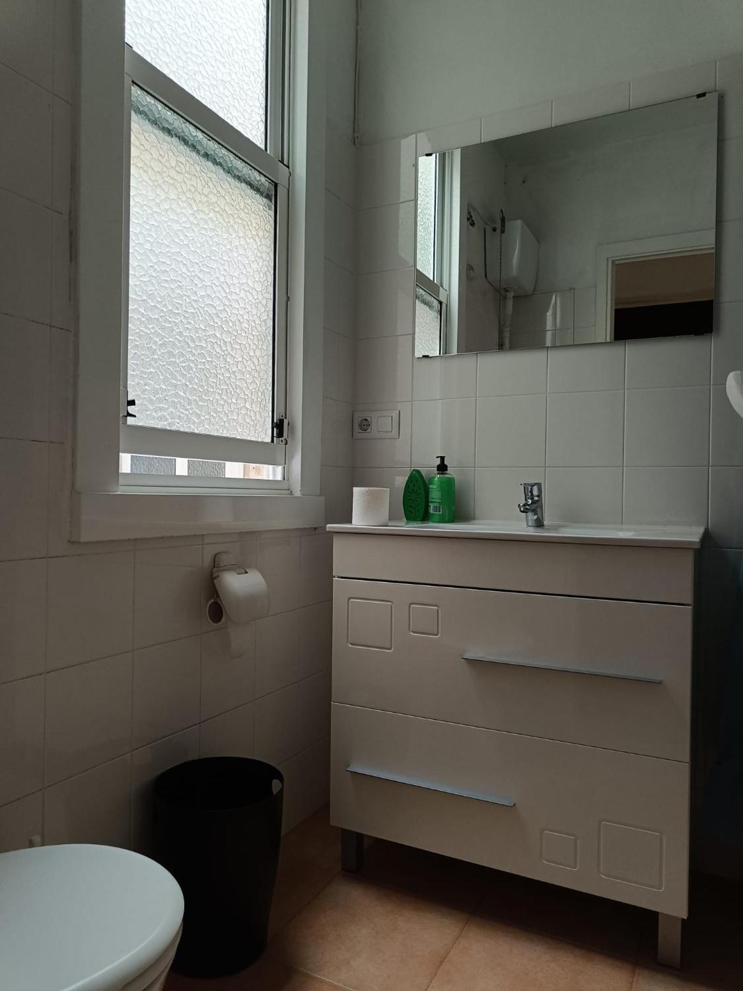 Ferienwohnung Piso Antiguo, Muebles Viejos, Muy Sencillo, Alquilado En Invierno A Estudiantes, Sin Ascensor, Cocina Antigua A Gas, Edificio Muy Antiguo A Coruña Exterior foto